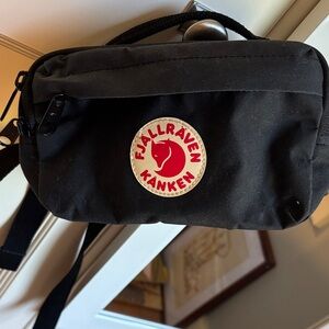 Kånken Black Crossbody Bag